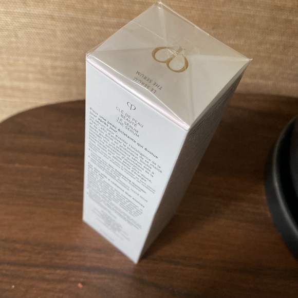 Cle de Peau - The Serum 50ML - New and Sealed Full Size! Limited Edition!! - Picture 4 of 4